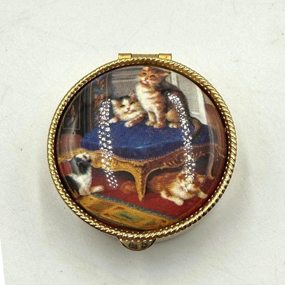 Vintage Gold Tone Round Pill Box 3 Compartment Victorian Cat Scene Engraved Case